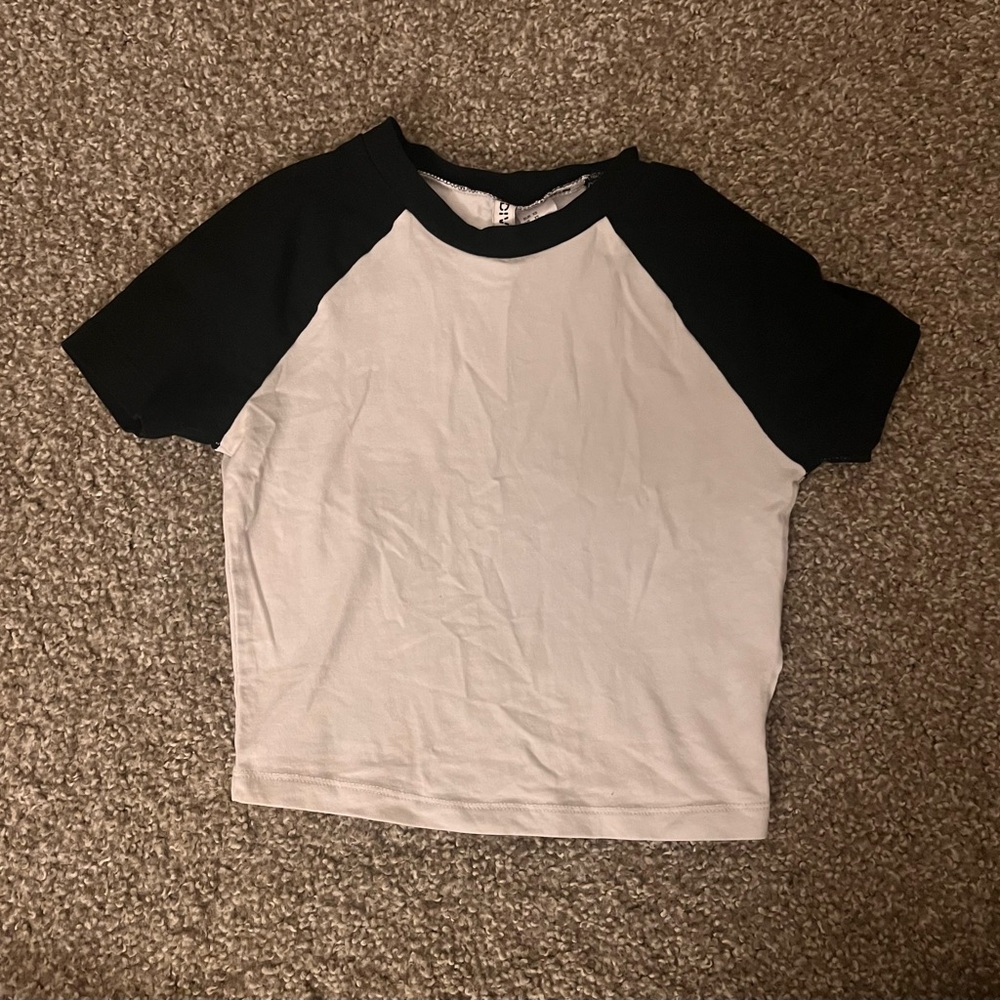 H&M xs black and white cropped top